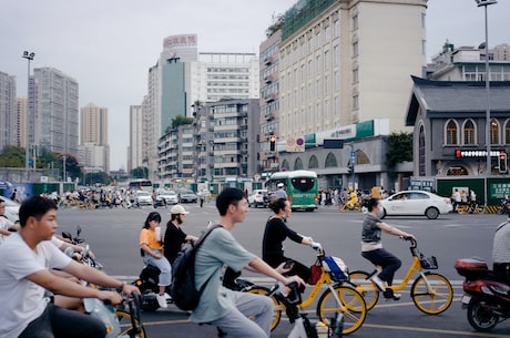 圆面积计算公式 其定义为由一条直线经过一点而成的所有点的